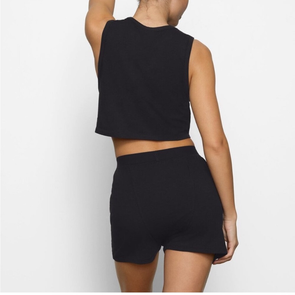 SKIMS Boyfriend Loose Boxer in Onyx - Picture 3 of 5